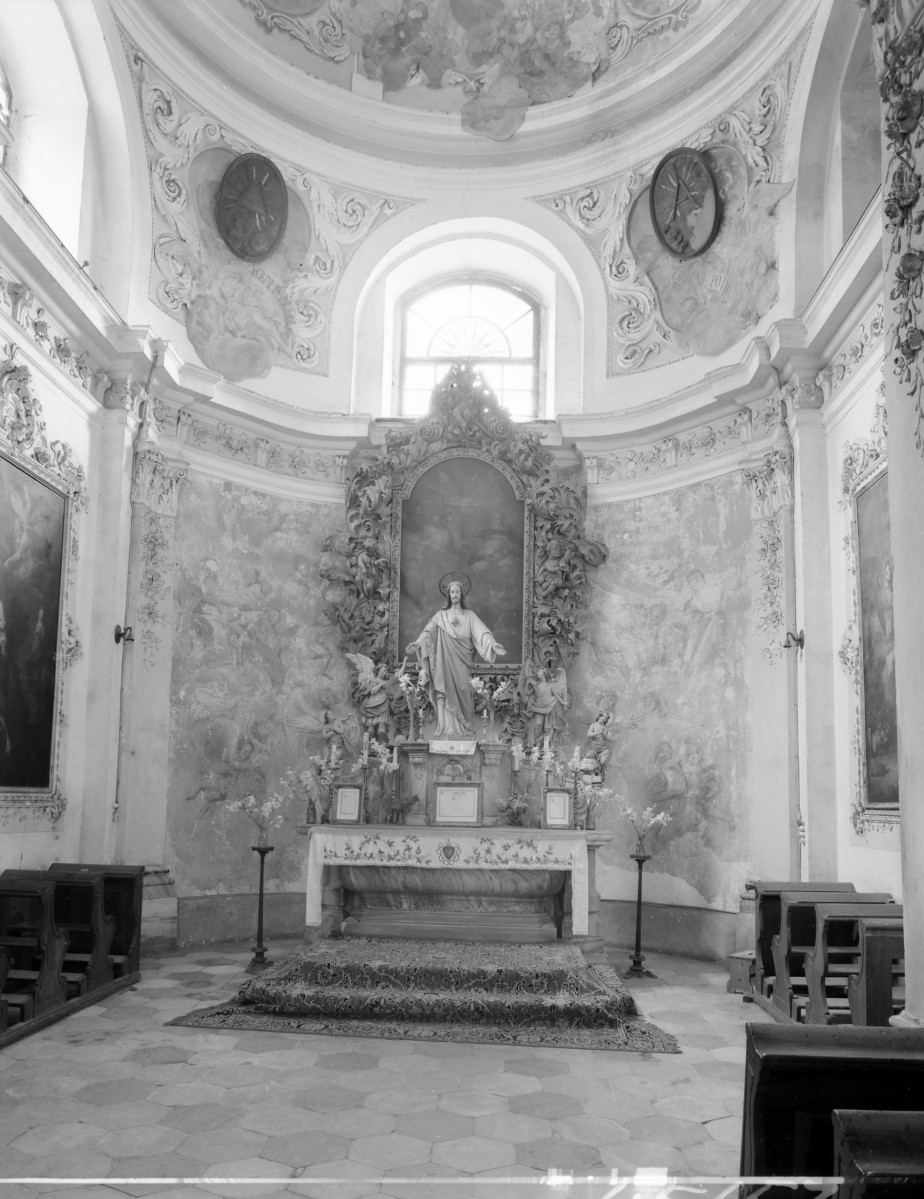 kościół parafialny pw. Wniebowzięcia NMP i Jana Chrzciciela - kaplica św. Trójcy, wnętrze: ołtarz, skan 1