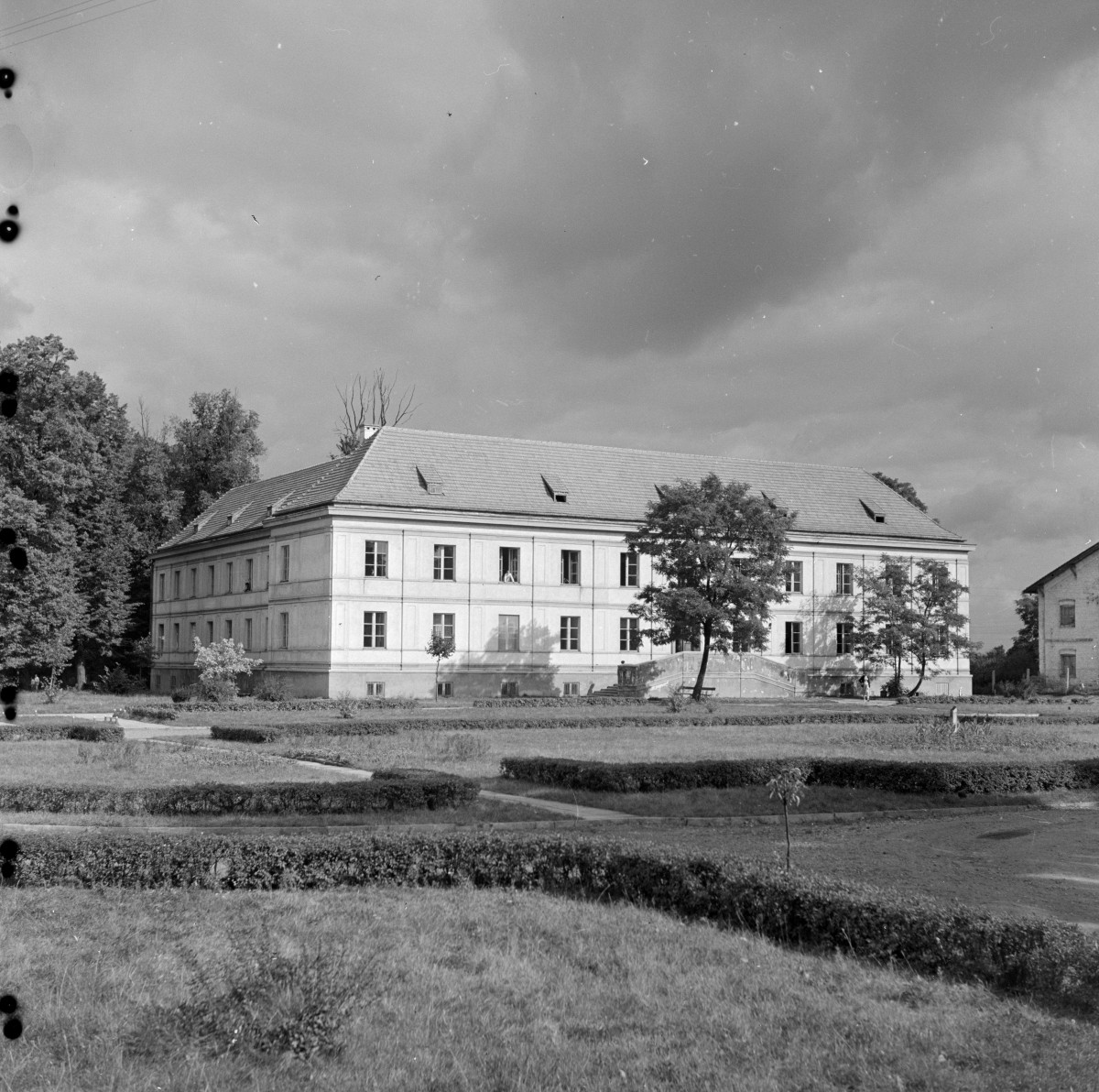 pałac - oficyna, elewacja od strony ogrodu, skan 1