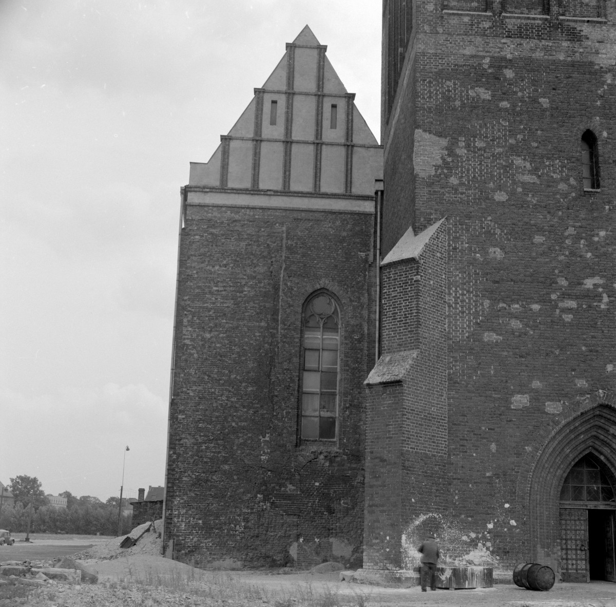 kościół rzymskokatolicki, ob. katedra pw. św. Mikołaja - szczyt zachodni nawy północnej, skan 1