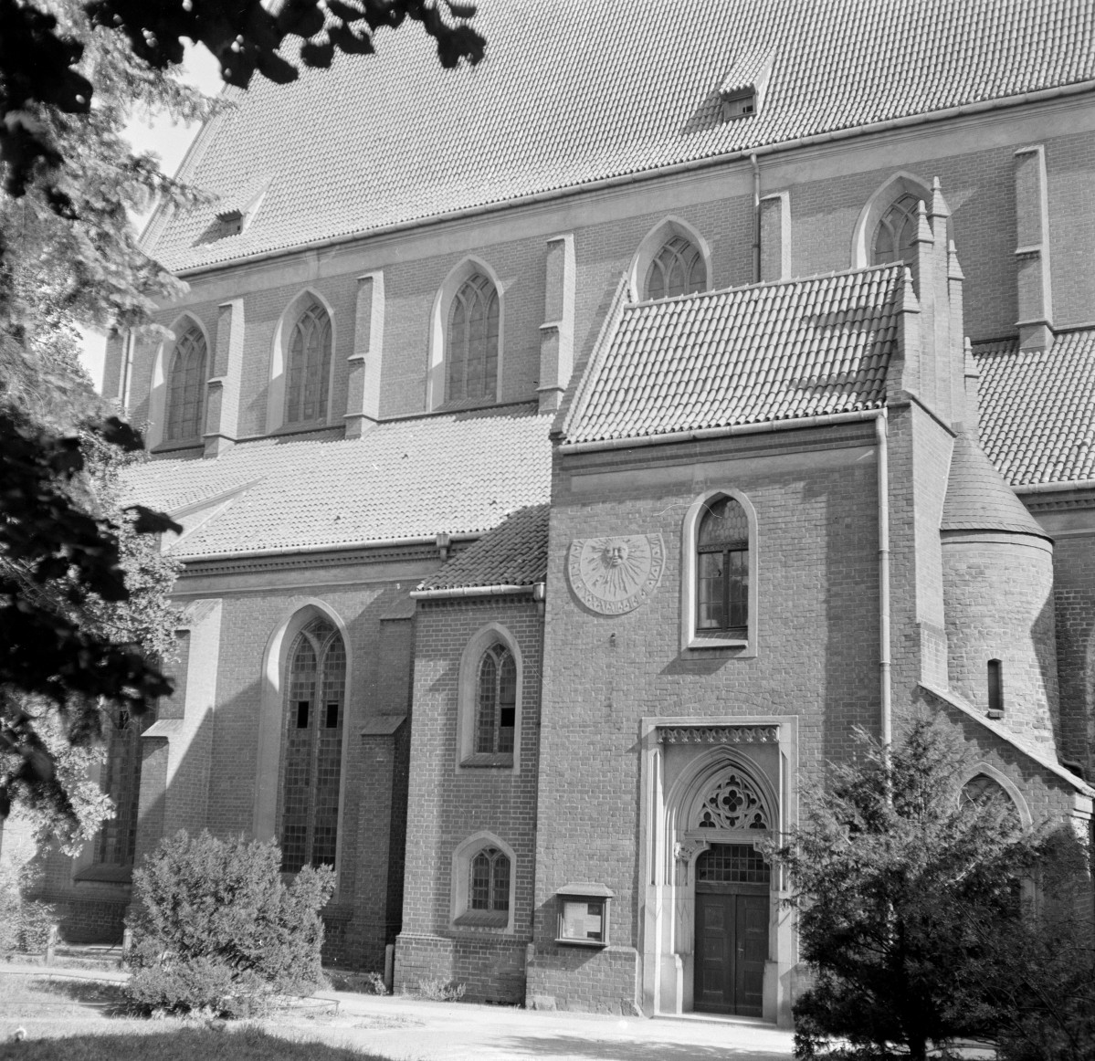 kościół pw. św. Jana Apostoła - widok od południa, skan 1