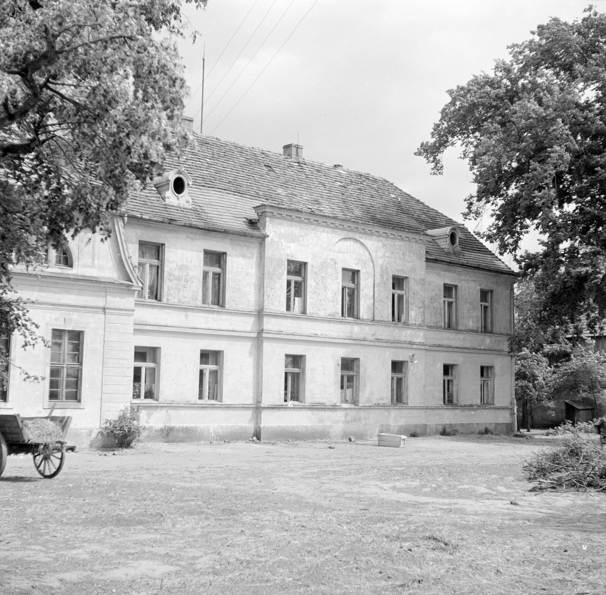 dwór - elewacja ogrodowa, skan 1