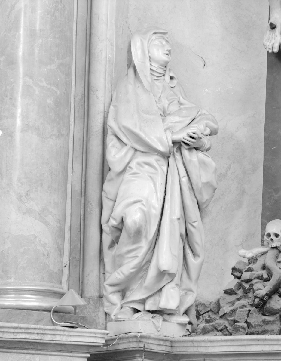 Kościół pw. NMP i św. Mikołaja - transept: ołtarz akantowy św. Krzyża. Rzeźba z grupy Ukrzyżowania., skan 1