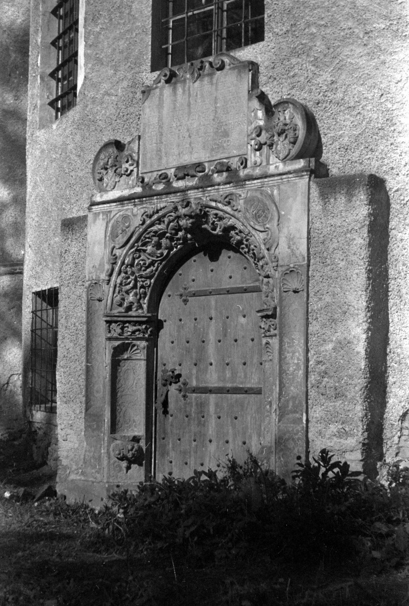 pałac Fischbach - portal, skan 1