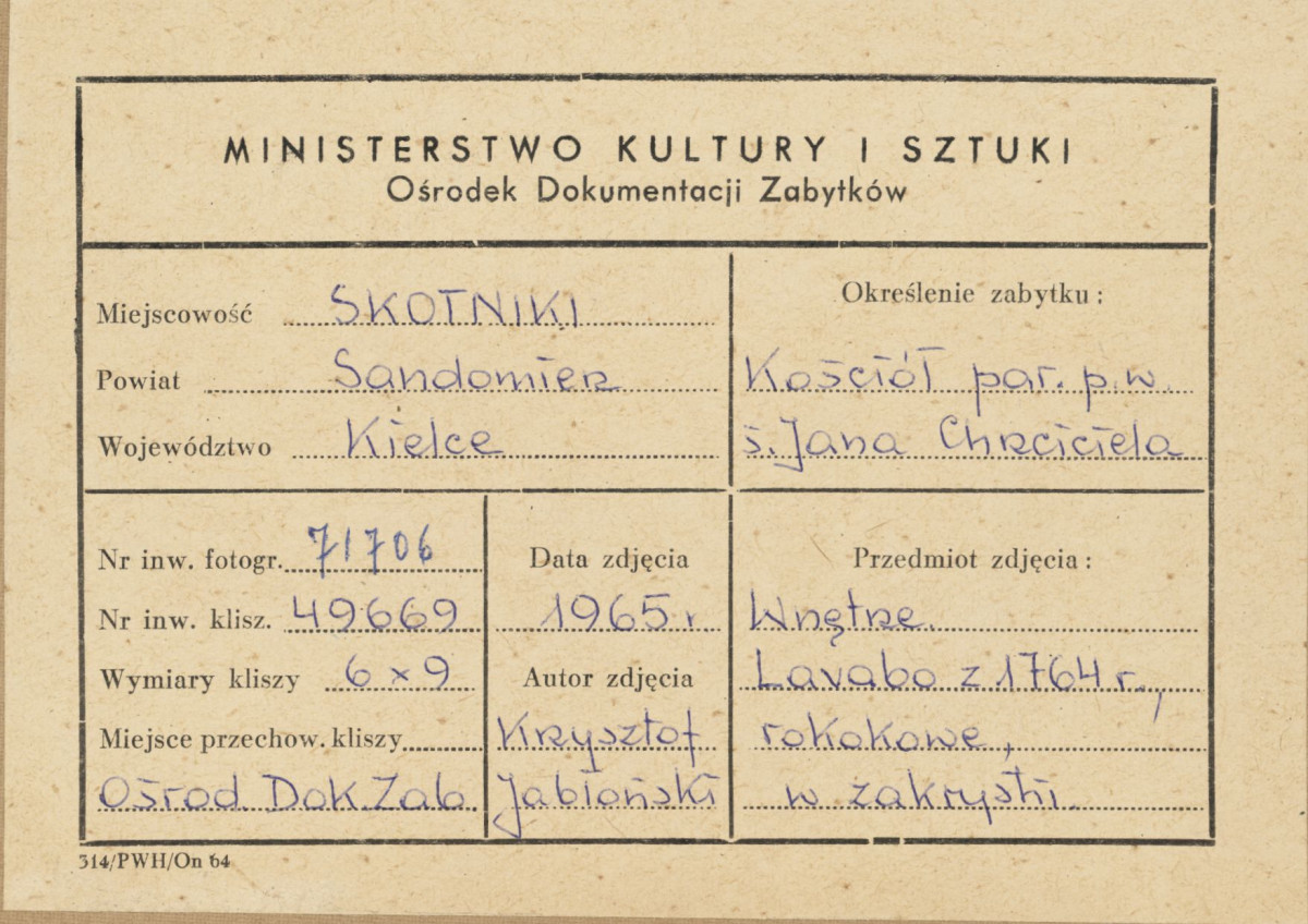 Kościół parafialny - widok lavabo w zakrystii - metryczka, skan 1