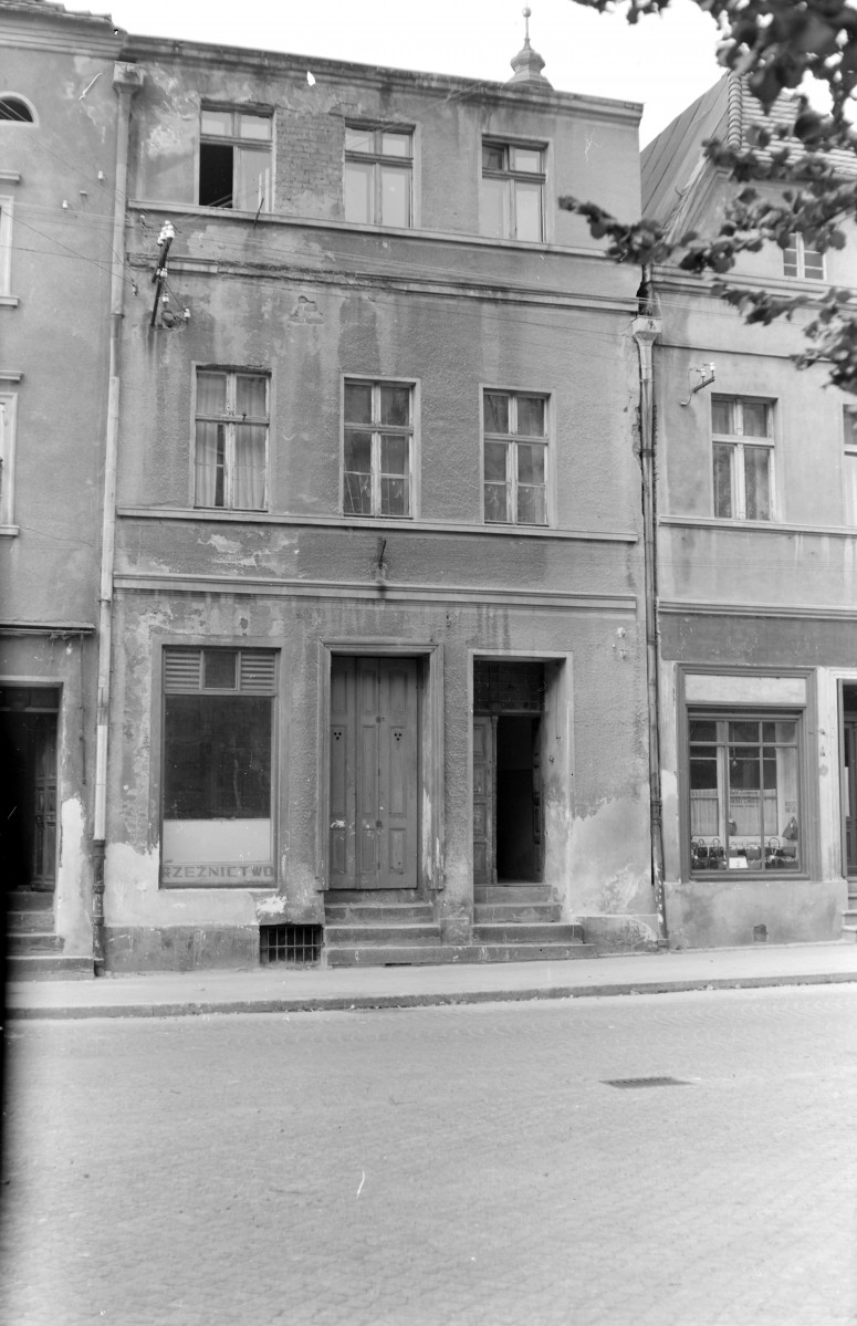 kamienica - elewacja frontowa, skan 1
