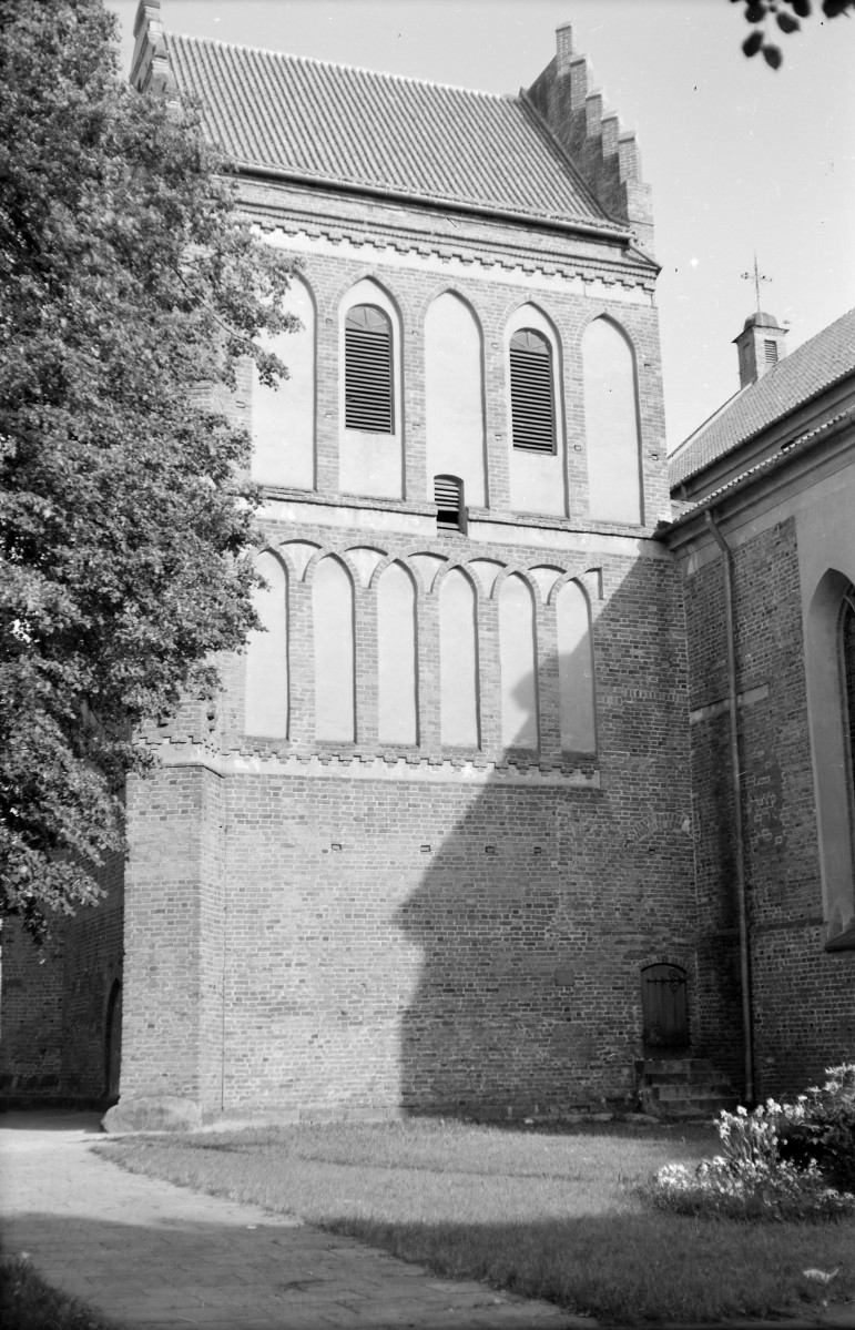 katedra św. Michała Archanioła - dzwonnica, elewacja, skan 1
