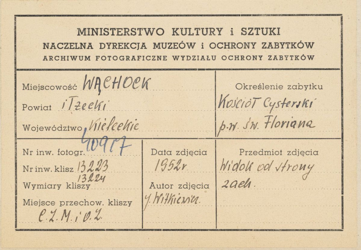 Zespół opactwa Cystersów - widok od strony  zach. na fasadę kościoła oraz fragment klasztoru - metryczka, skan 1