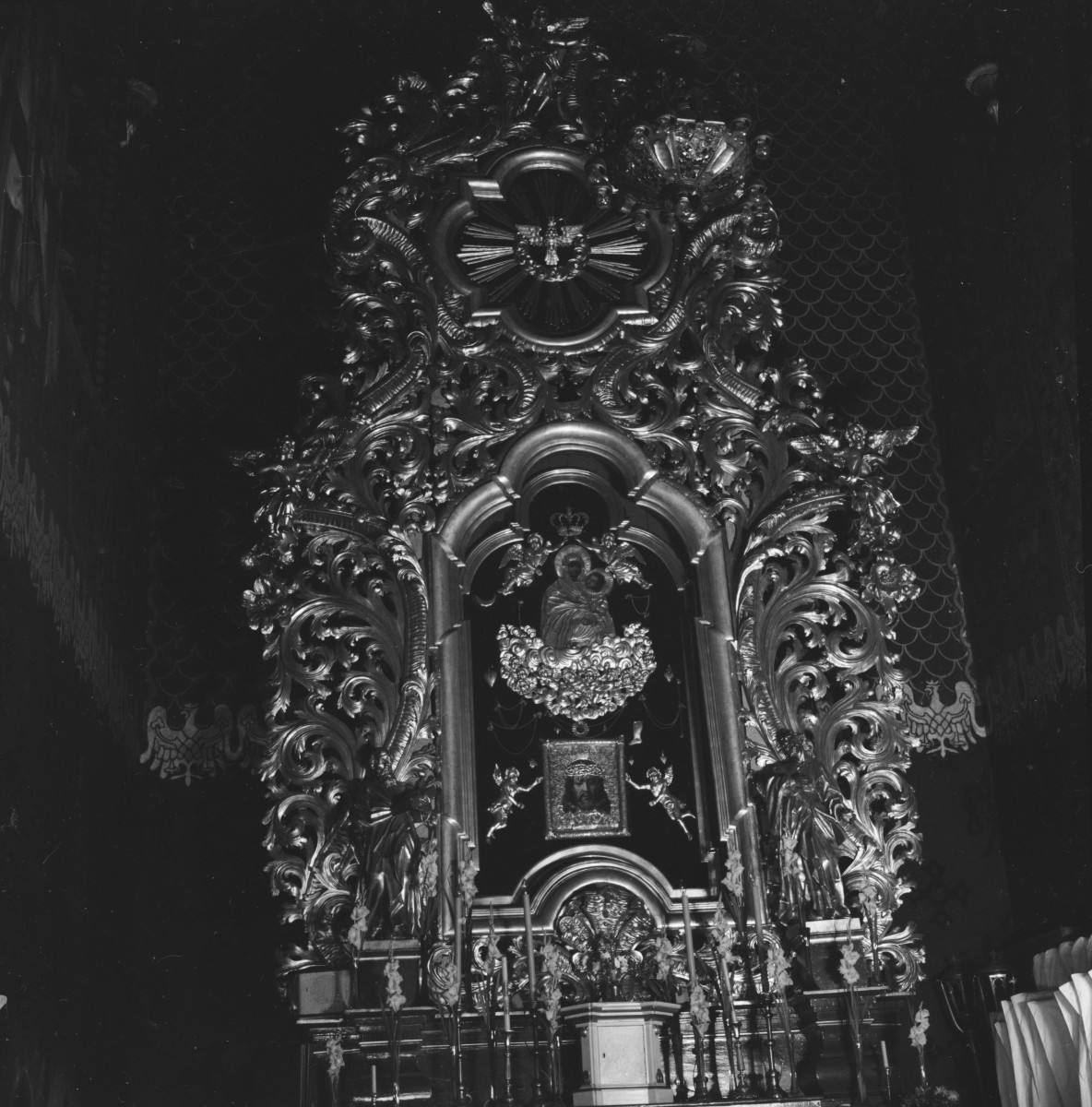 katedra św. Mikołaja Biskupa - ołtarz w kaplicy południowej, skan 1