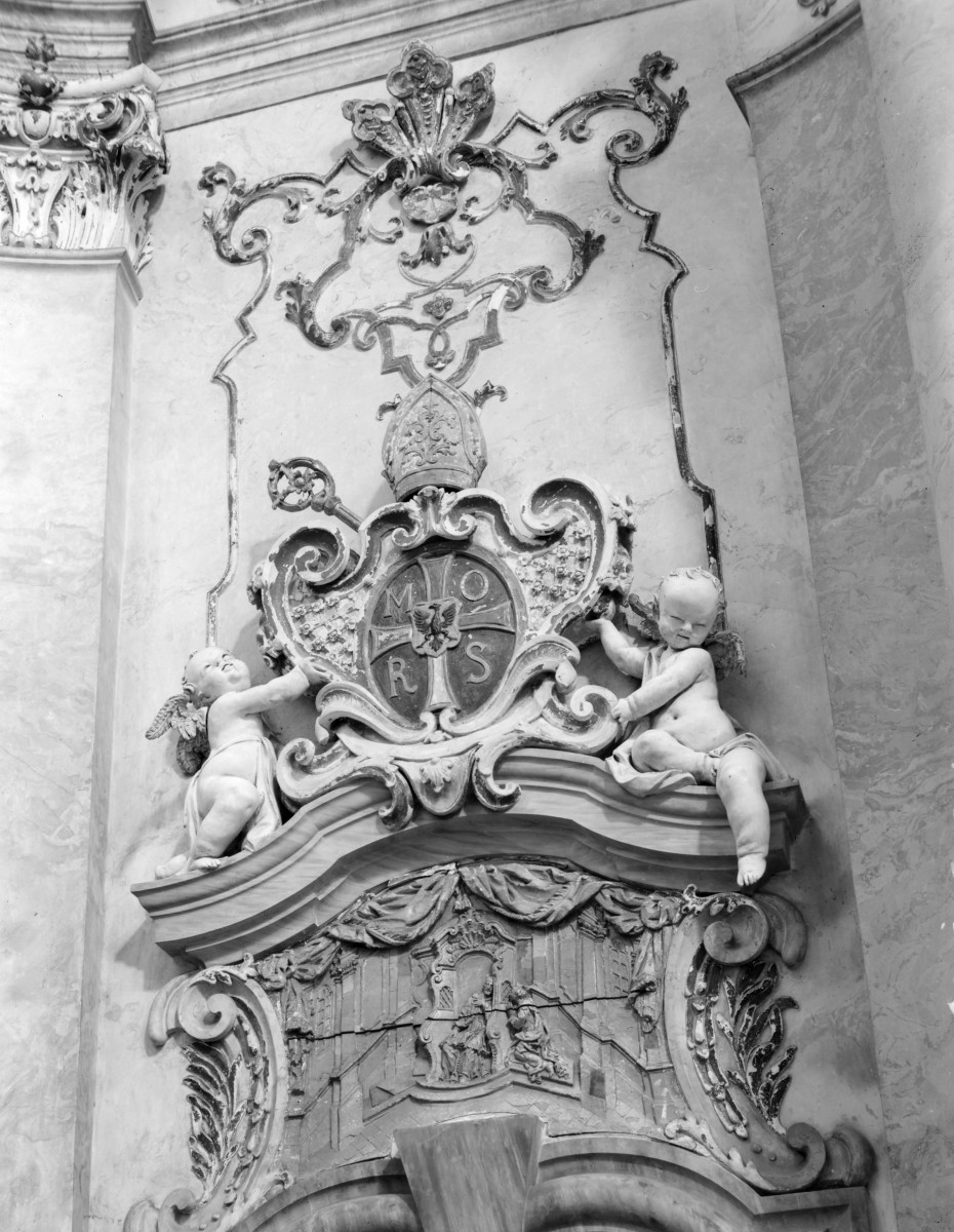 kościół parafialny pw. Wniebowzięcia NMP i Jana Chrzciciela - kaplica po prawej stronie ołtarza głównego, fragment dekoracji, skan 1