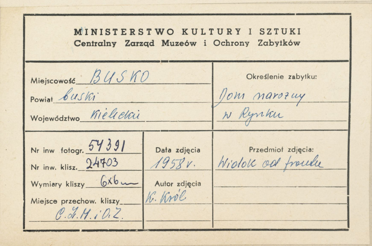 Dom narożny w rynku - widok ogólny - metryczka, skan 1