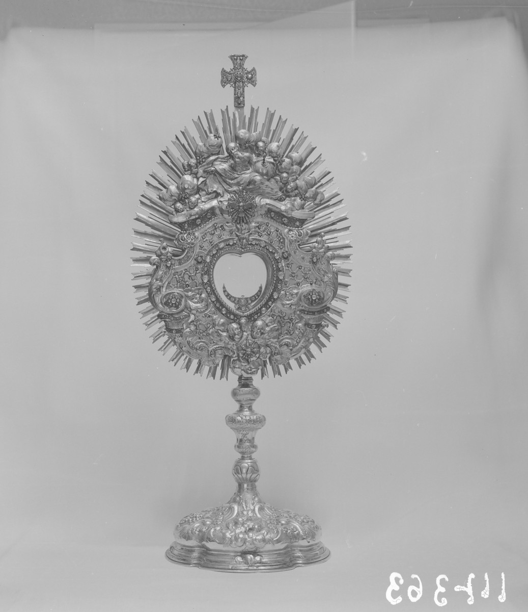 kościół pw. św. Jakuba Apostoła i św. Agnieszki, Dziewicy i Męczennicy - zbiory - monstrancja z XVIII wieku /J. Nawarra/, skan 1