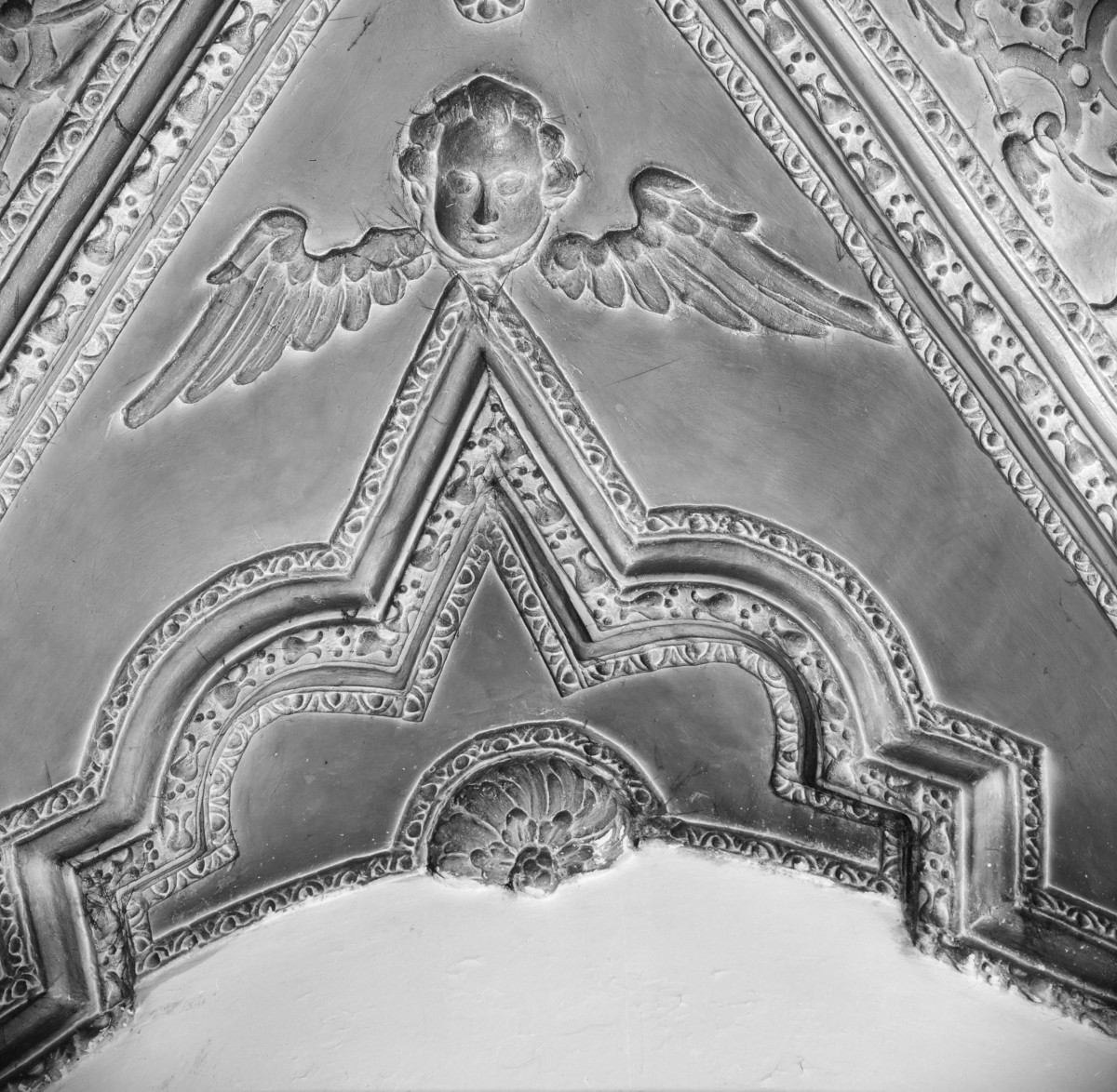 pałac Biskupów Krakowskich - wieża północno - zachodnia  / alkierz /parter/ - sklepienie z dekoracją stiukową - fragment, skan 1