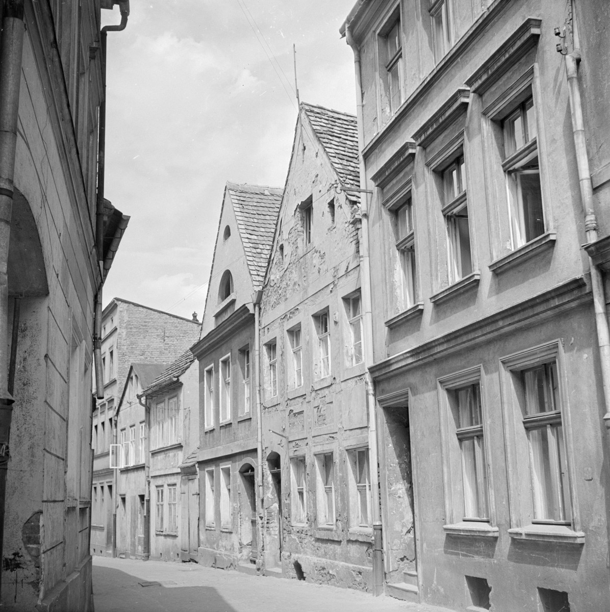 kamienice - elewacje frontowe, skan 1