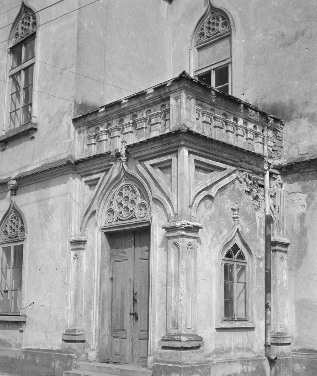 pałac - neogotycki portal, skan 1