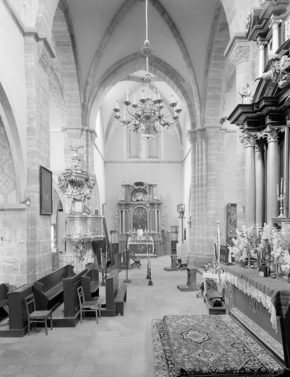 kościół pocysterski, ob. parafialny pw. św. Floriana - wnętrze: północne ramię transeptu, skan 1
