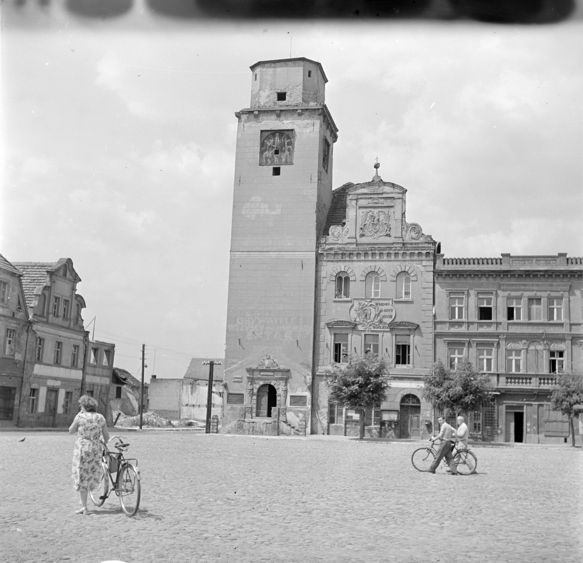rynek miejski - ratusz miejski - elewacja frontowa, skan 1