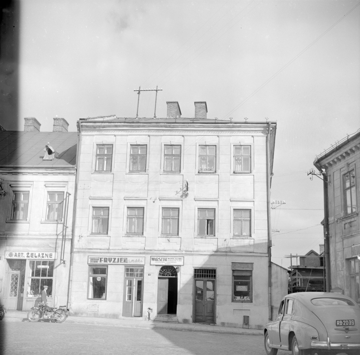 kamienice - elewacja, życie ulicy, skan 1