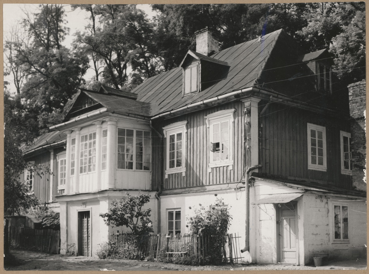 Dworek tzw. Karpińskich - widok ogólny, skan 1
