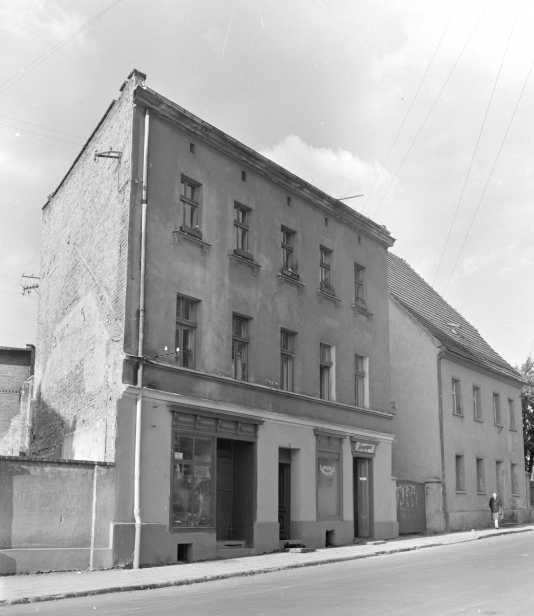 dom - elewacja frontowa od ulicy, skan 1