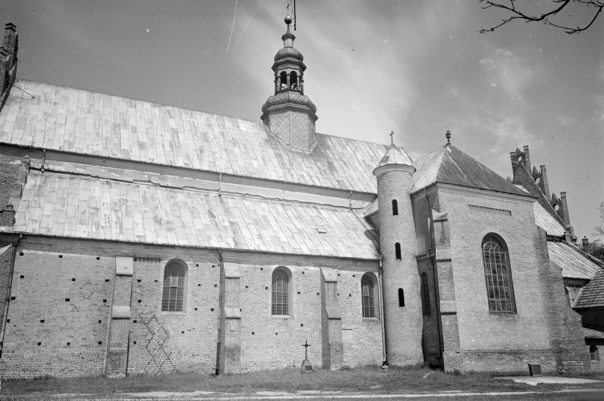 kościół pw. Narodzenia Najświętszej Marii Panny - elewacja południowa, skan 1
