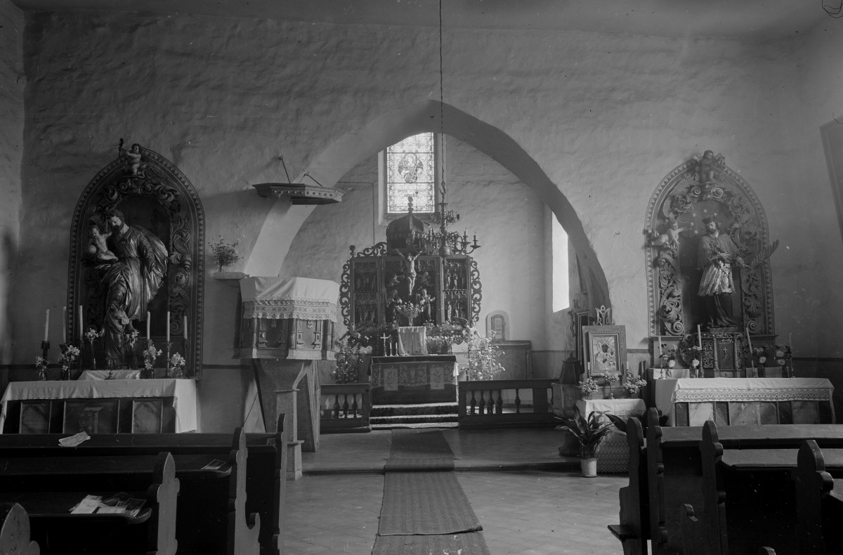 kościół pw. św. Wawrzyńca - wnętrze - nawa główna - prezbiterium - ołtarz główny, skan 1