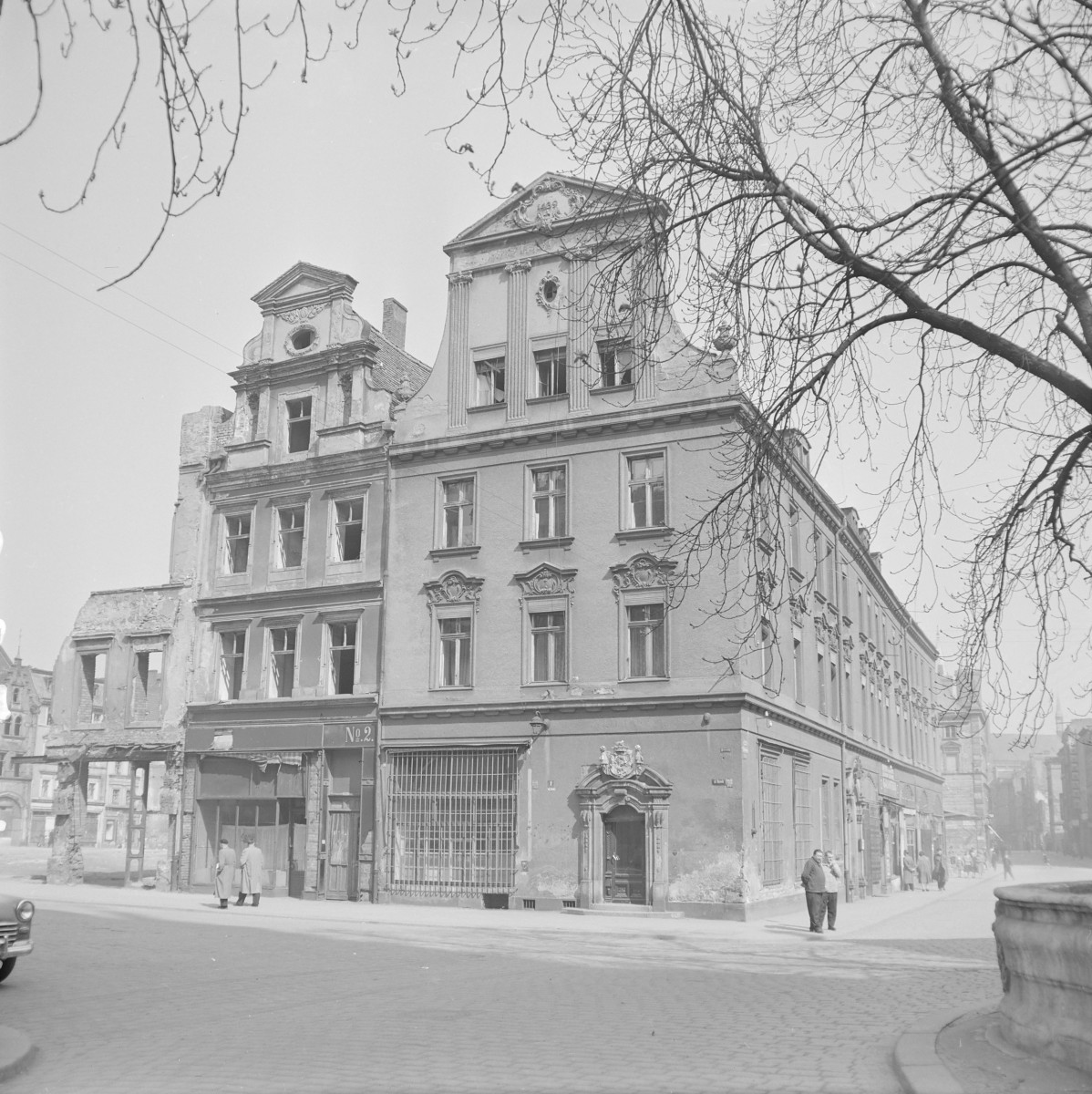 rynek miejski - kamienica - elewcja frontowa, skan 1