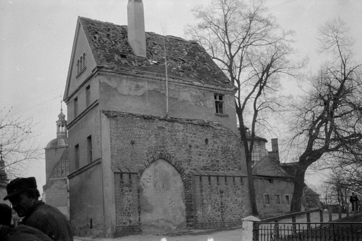 brama Żagańska - fragment murów miejskich, skan 1