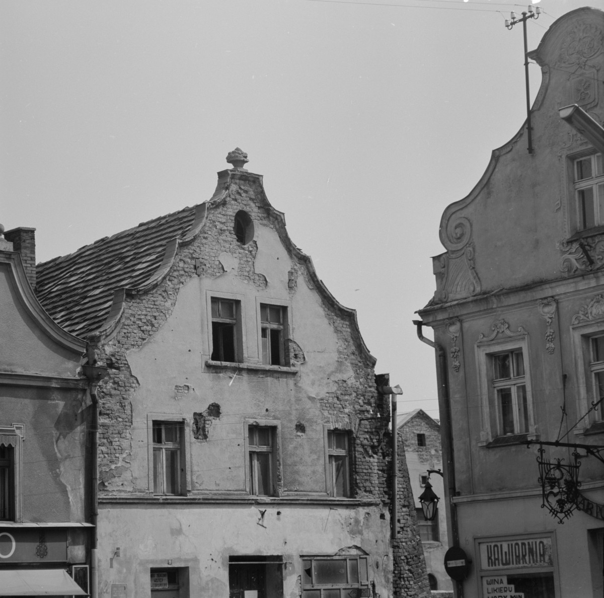 dom mieszkalny - elewacja frontowa - fragment, skan 1