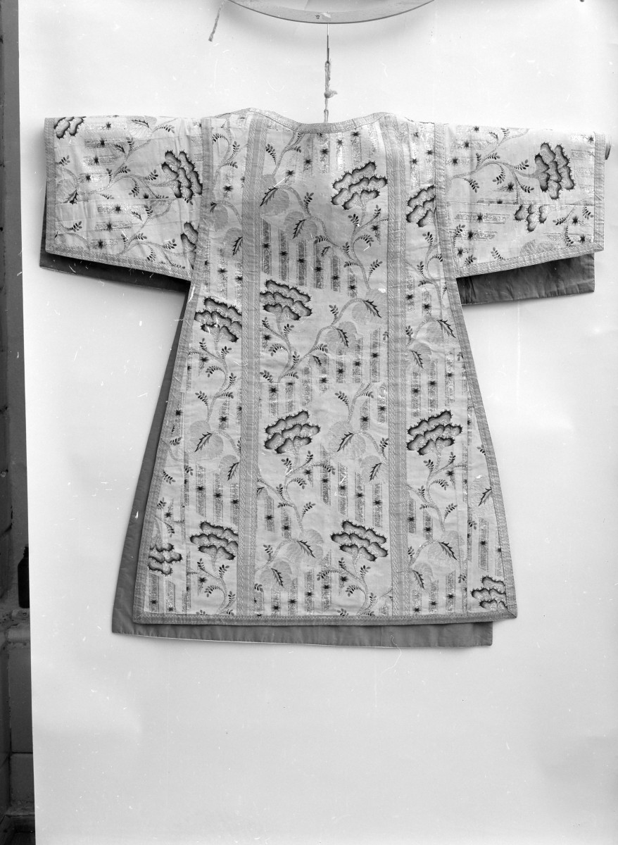 Kościół pw. Wniebowzięcia NMP i Świętego Józefa - dalmatyka biała, 1760-70 rok, Francja, skan 1