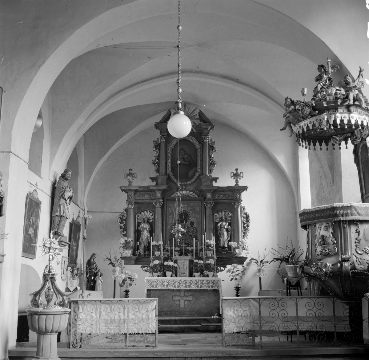 kościół pw. św. Bartłomieja /tzw. Stary/ - wnętrze - prezbiterium - ołtarz główny, skan 1