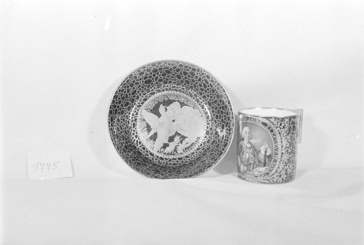 Muzeum Pomorskie w Gdańsku - filiżanka ze spodkiem "Miśnia-Marcolini" z 1740 r., skan 1