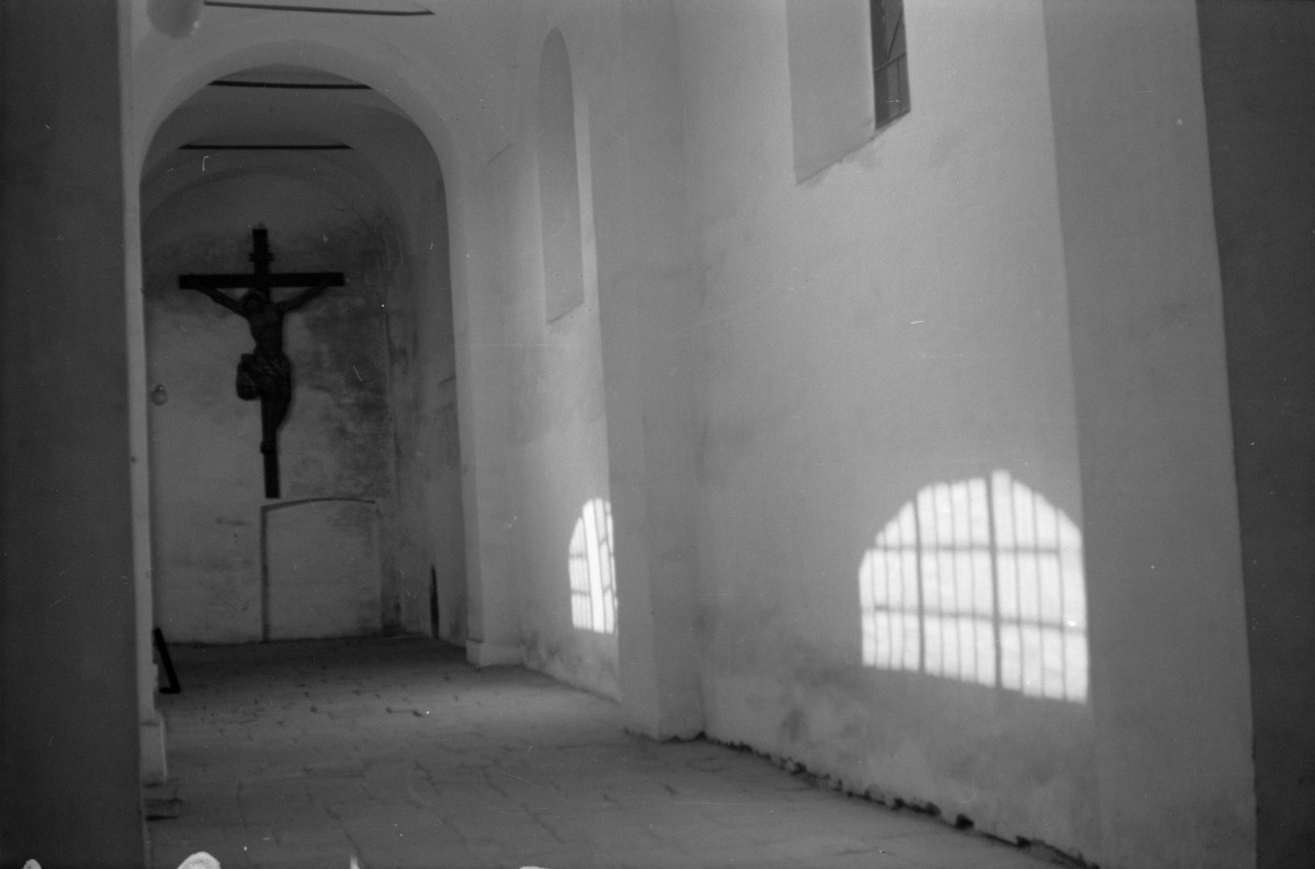 klasztor (opactwo) oo. cystersów, krużganek I piętra, skan 1