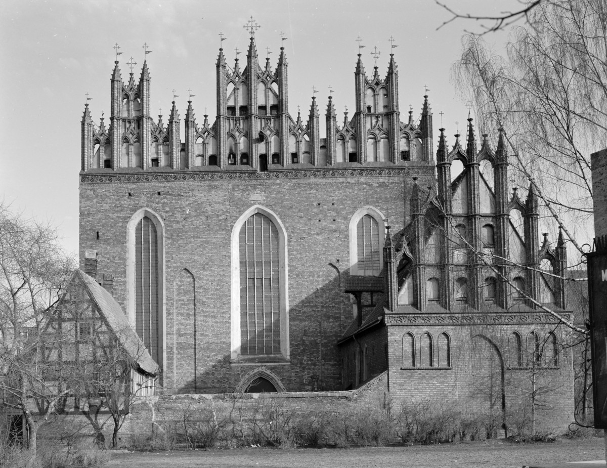 kościół pw. Świętej Trójcy - elewacja, skan 1