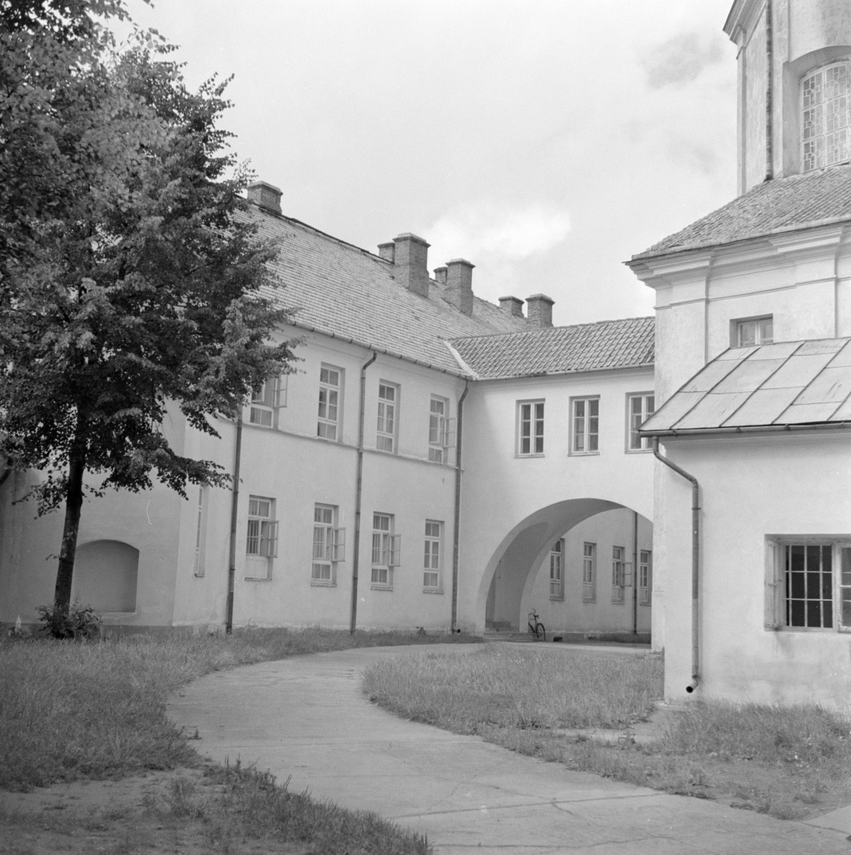 klasztor Ojców Paulinów - elewacja, skan 1