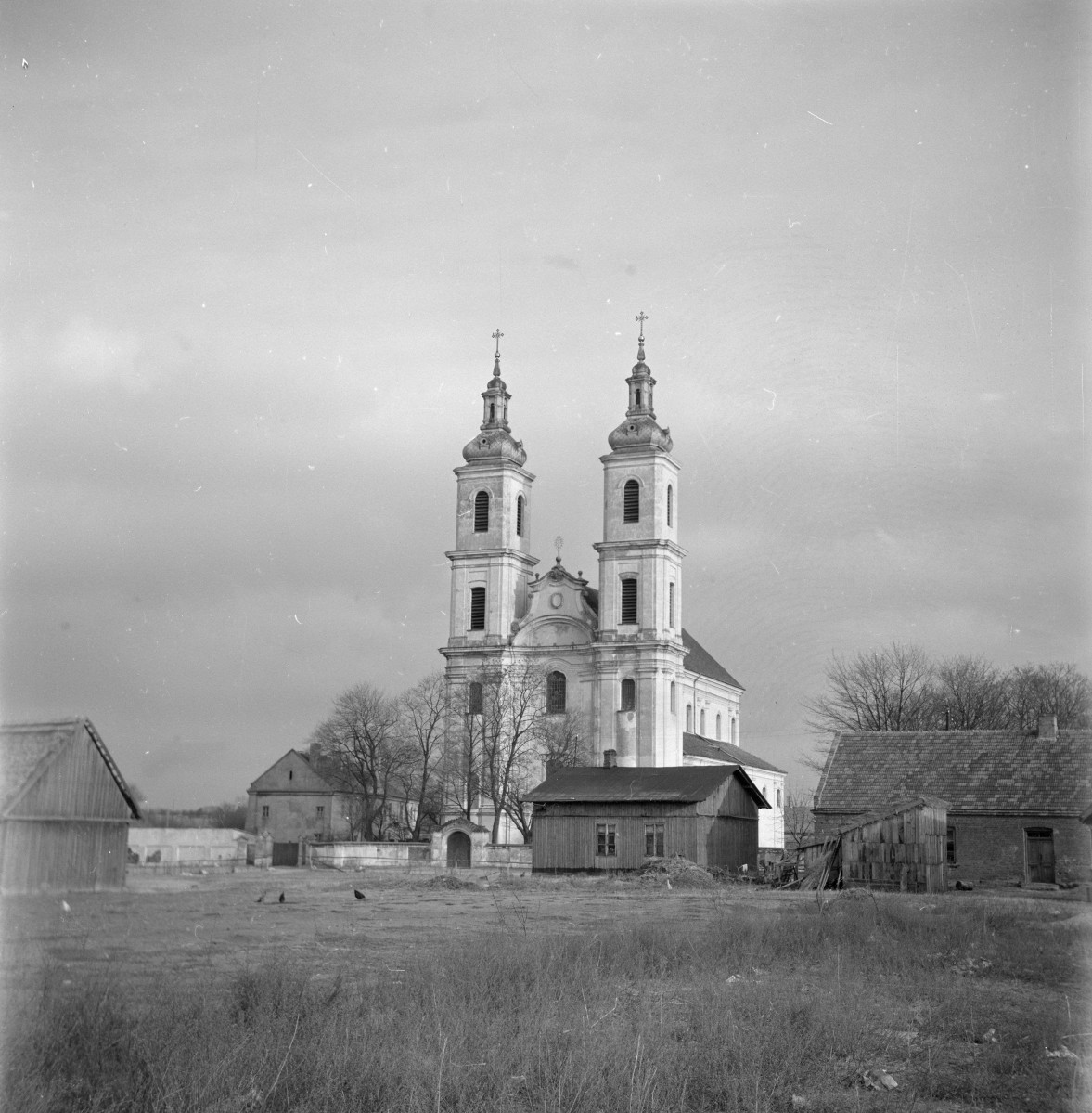 kościół pw. św. Małgorzaty i św. Augustyna - elewacja frontowa, skan 1