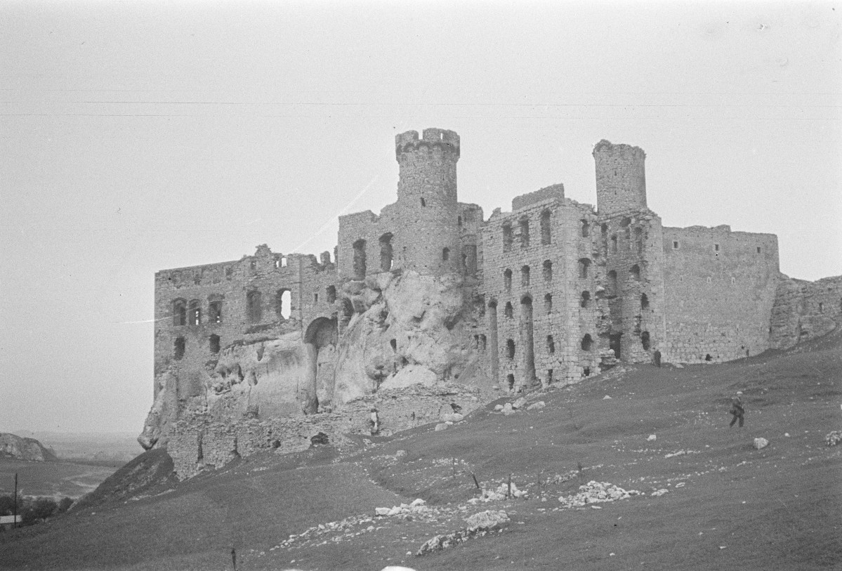 zamek Ogrodzieniec, skan 1