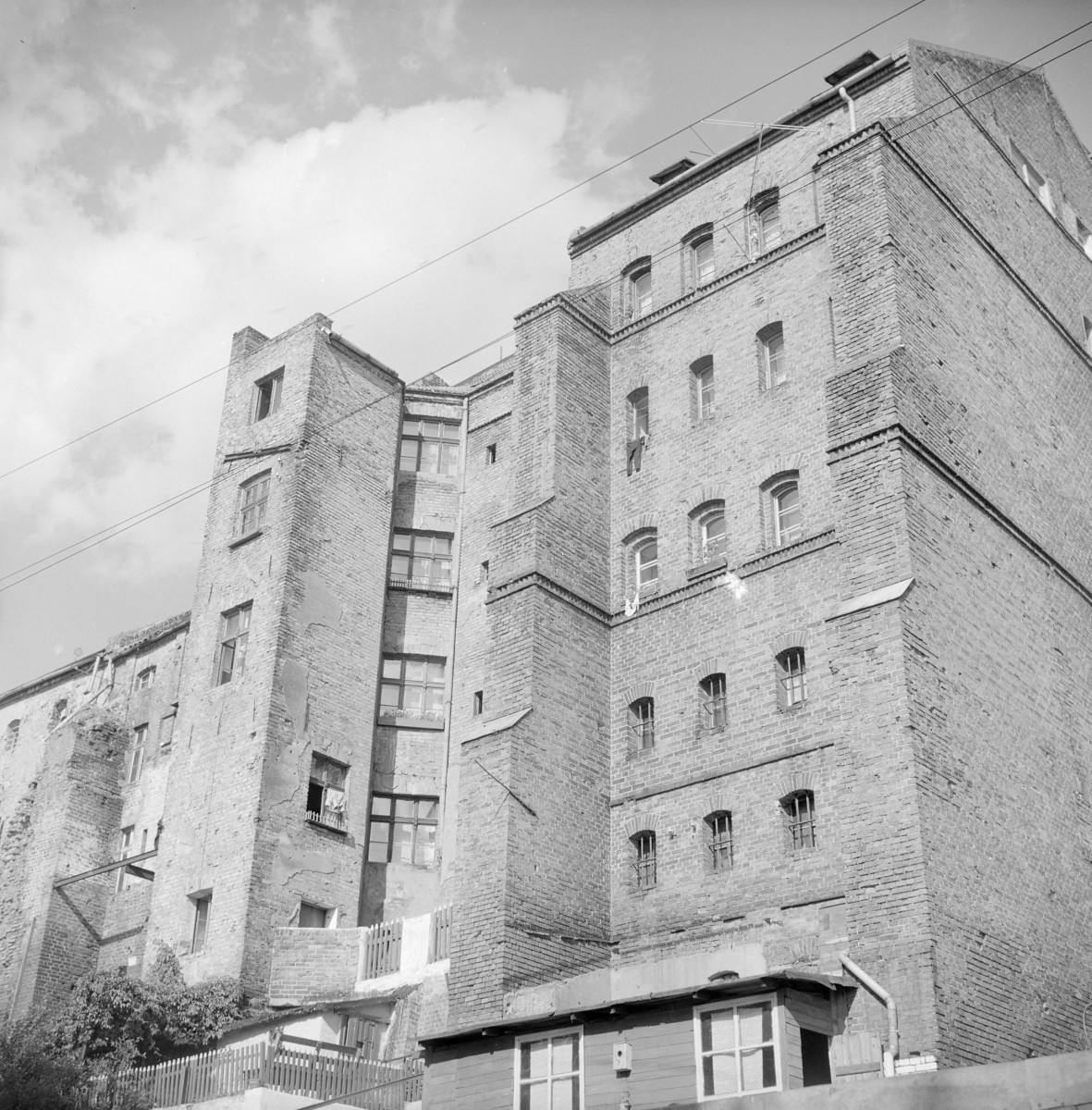 Zespół spichrzy gotyckich - elewacja, skan 1