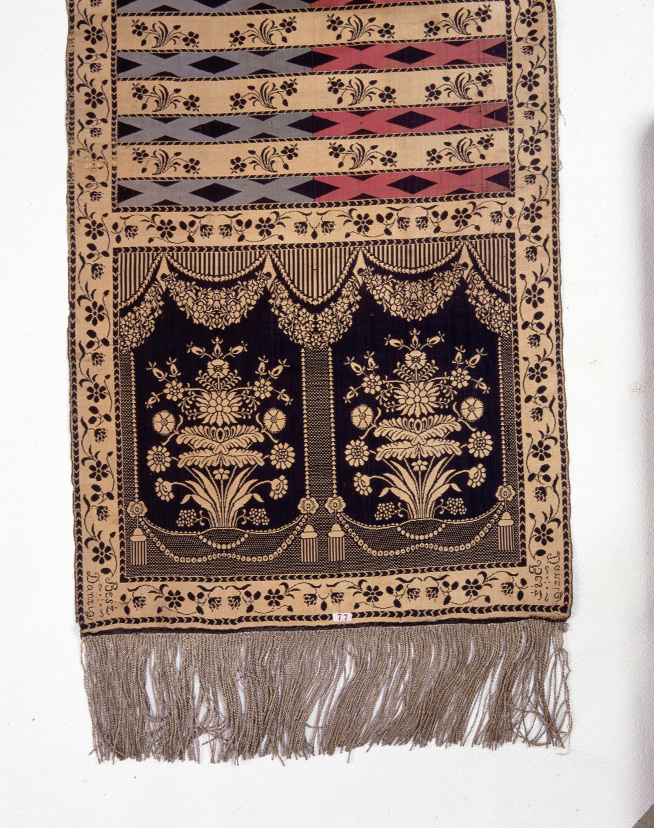 Muzeum Narodowe  - zbiory - pas jedwabny czterostronny - Gdańsk - Besz /1793 rok/ - głowa i wciąża /fragment/ - awers, skan 1
