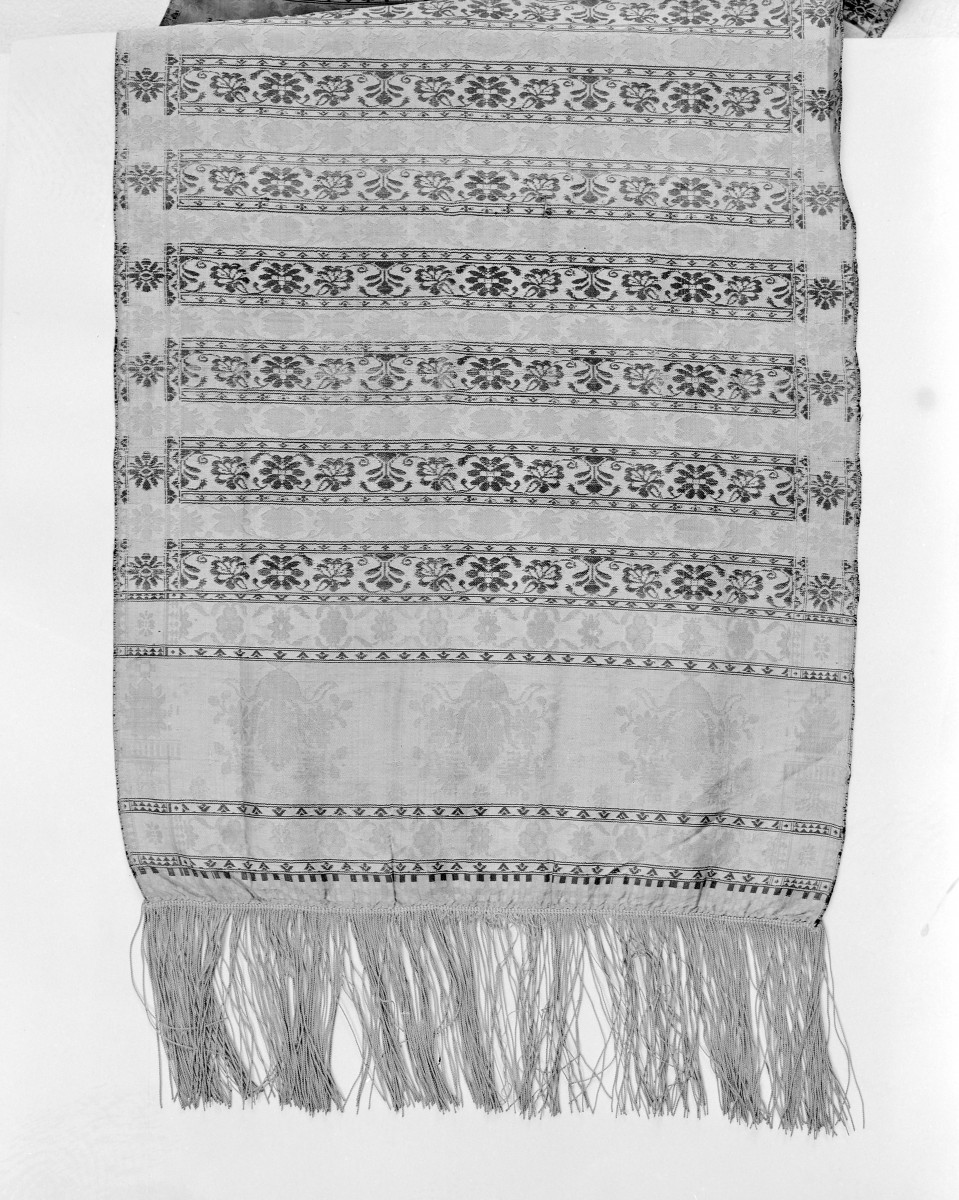 Muzeum Diecezjalne - zbiory - pas jedwabny jednostronny - Rosja /XVIII wiek/ -  głowa i wciąża /fragment/, skan 1