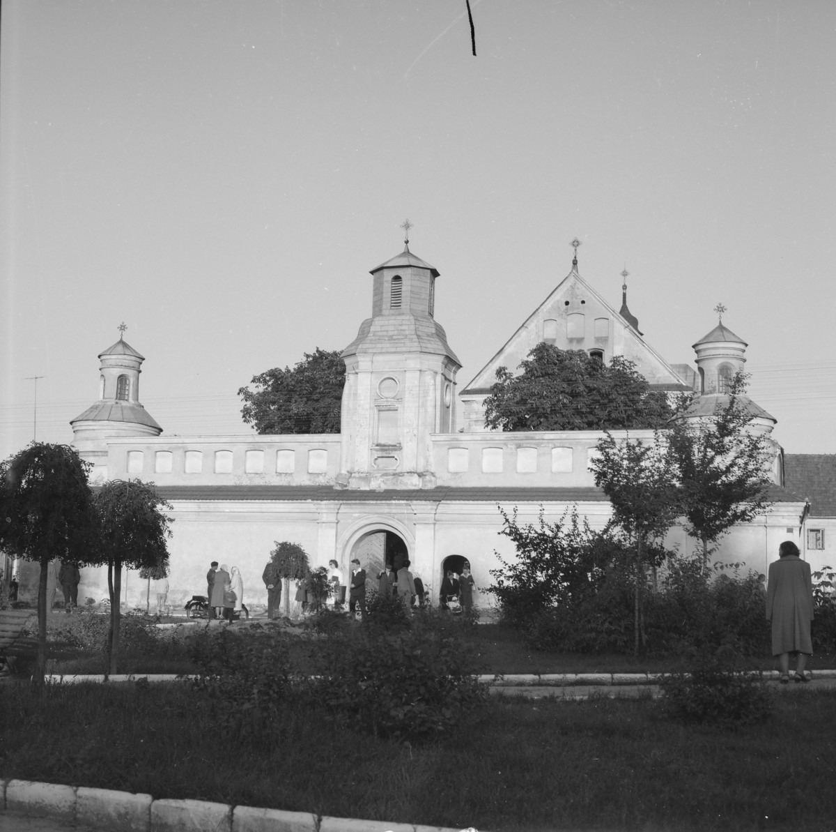 klasztor bernardynów - elewacja zachodnia, skan 1