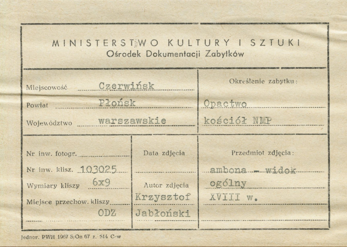 Zespół opactwa - kościół, widok na ambonę - metryczka, skan 1