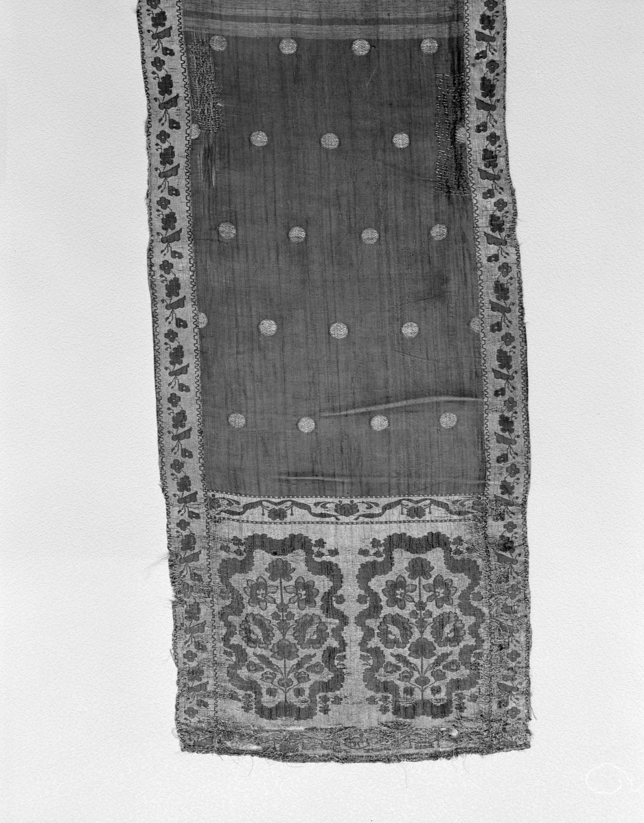 Muzeum Narodowe - od. Muzeum Sztuk Użytkowych - zbiory - pas lity dwustronny - Lyon /1785 - 1792 rok/ - głowa i wciąża /fragment/ - awers, skan 1