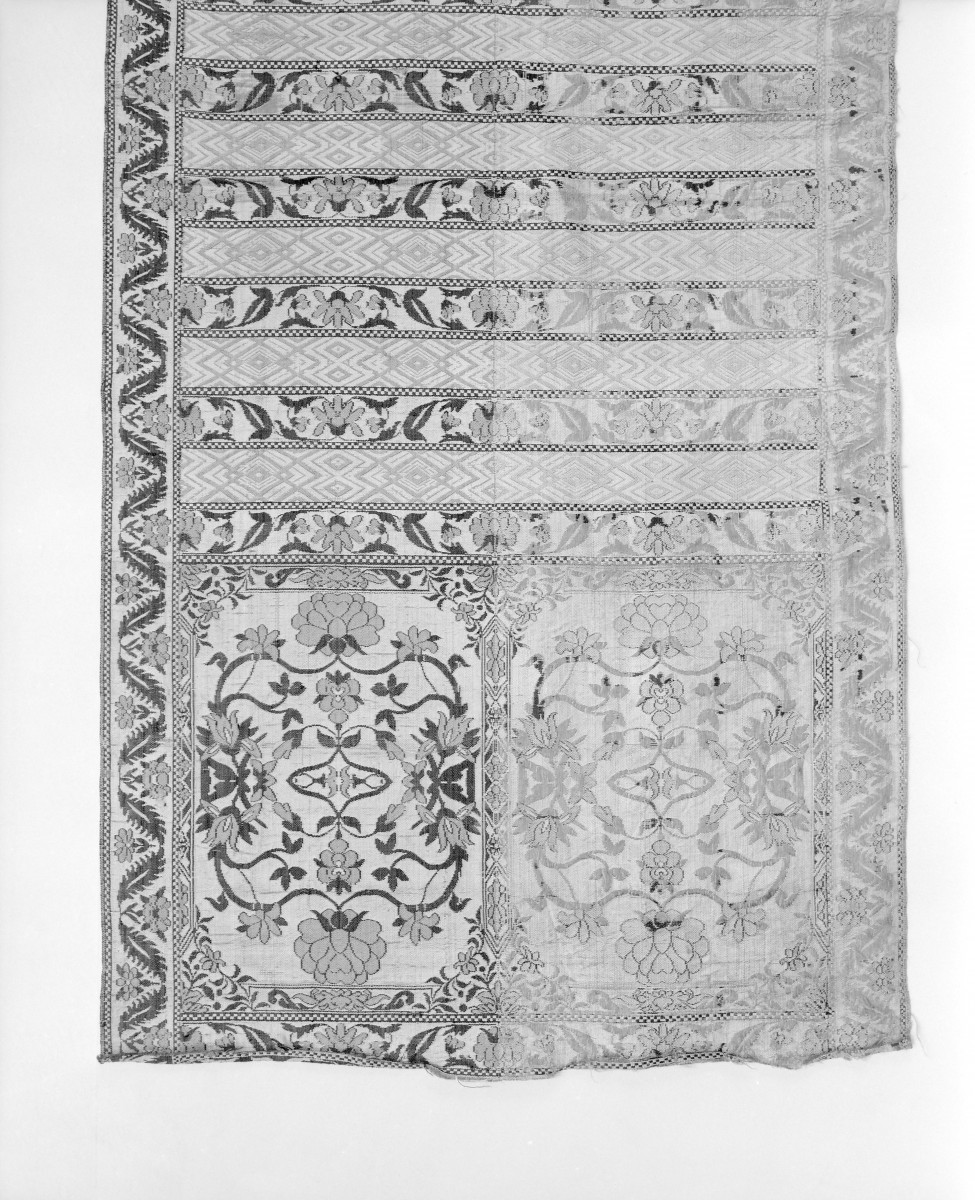 Muzeum Diecezjalne - zbiory - pas jedwabny czterostronny - Kobyłka /Szczepan Filsjean 1787 - 1794 rok/ - głowa i wciąża /fragment/ - awers, skan 1