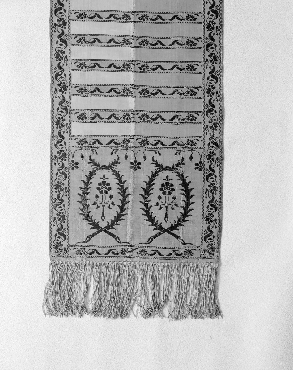 Muzeum Narodowe - zbiory - pas lity trójstronny - Kobyłka /1781 - 1784 rok/ - głowa i wciąża /fragment/ - awers, skan 1