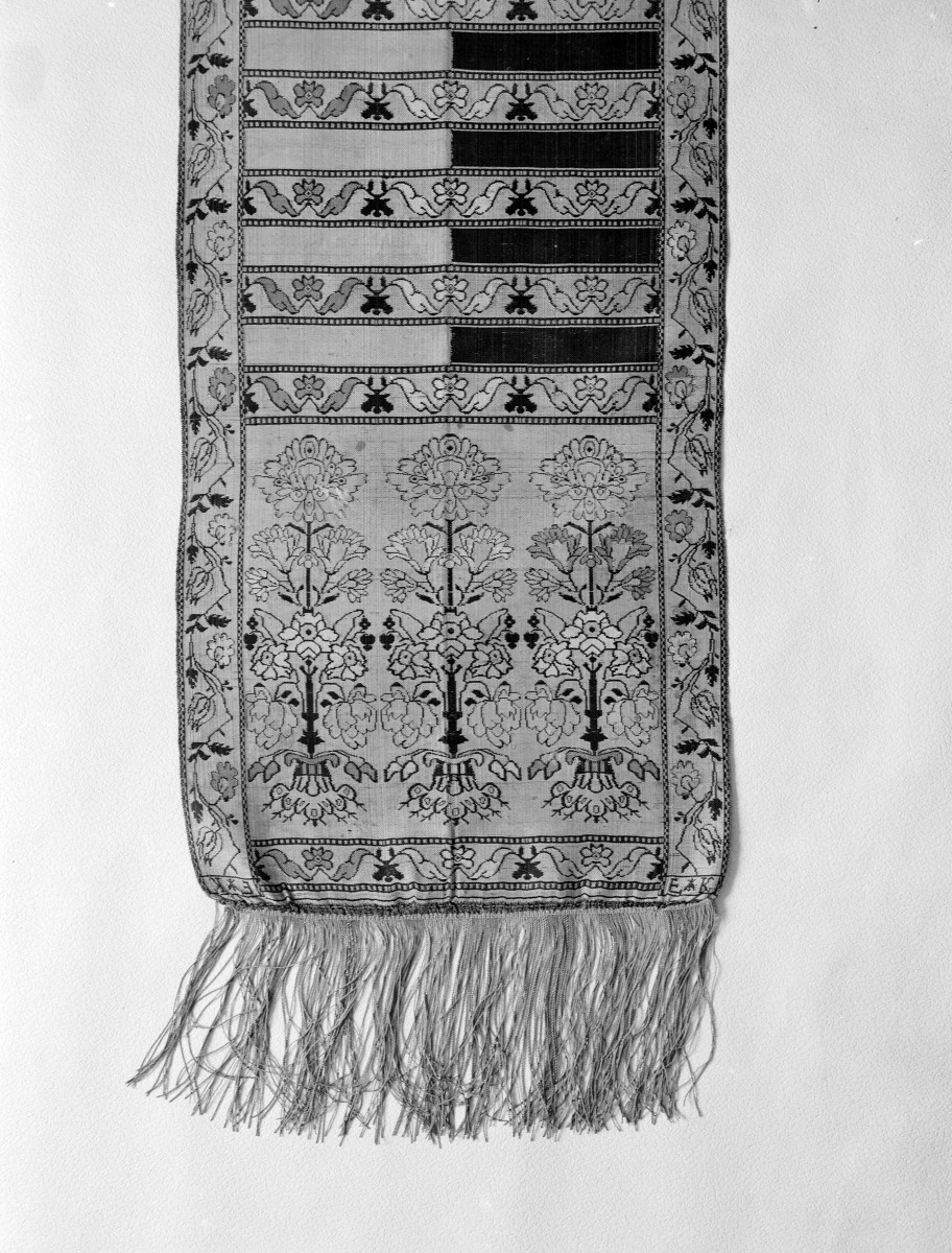 Muzeum Narodowe - zbiory - pas jedwabny dwustronny - Kraków /Antoci Puciłowski lub Daniel Chmielewski XVIII/XIX wiek/ - głowa i wciąża /fragment/ - awers, skan 1