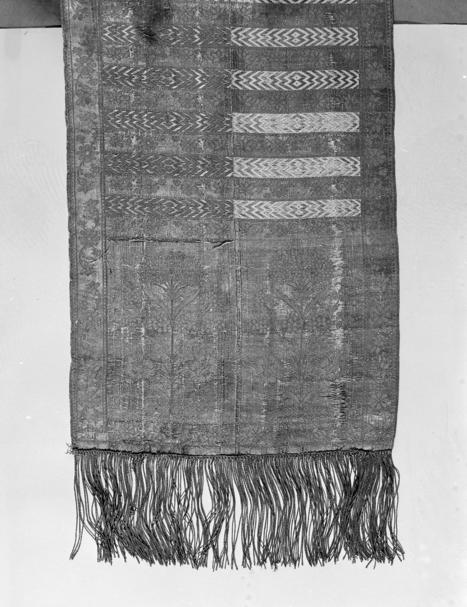 Centralne Muzeum Włókiennictwa - zbiory - pas lity czterostronny - Warszawa lub Lipków /Paschalis Jakubowicz 1788 - 1790 rok/ - głowa i wciąża /fragment/ - awers, skan 1