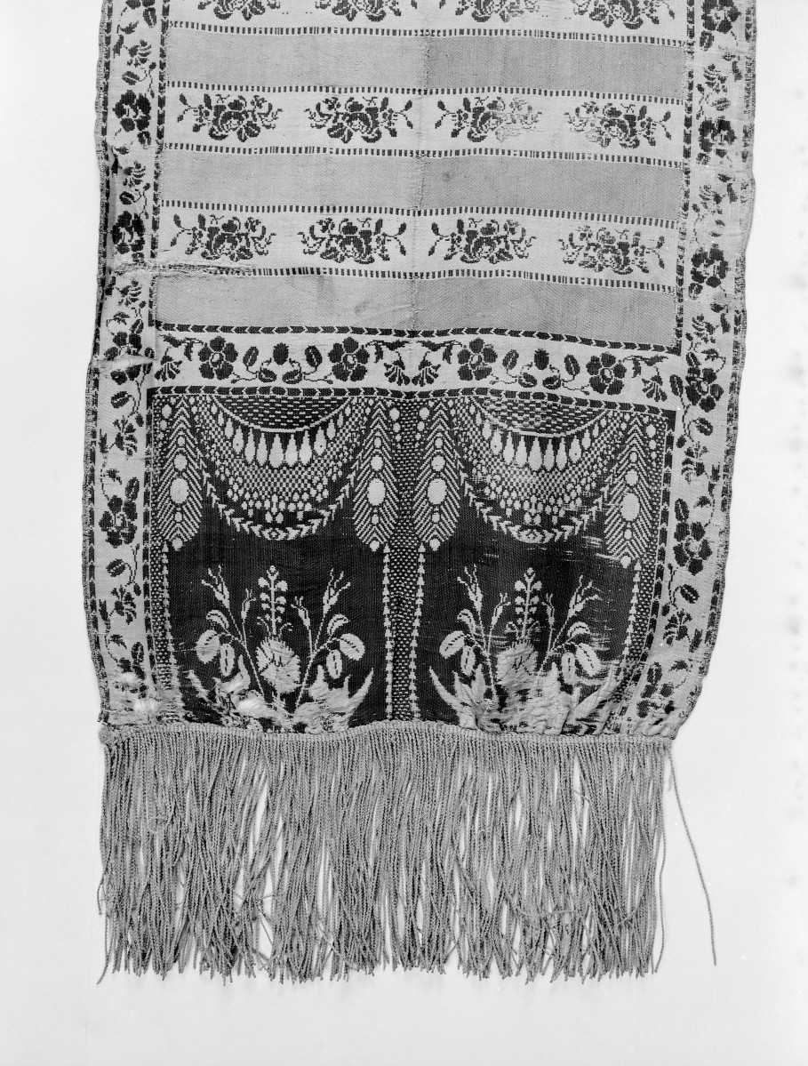Muzeum Diecezjalne - zbiory - pas jedwabny trójstronny - Gdańsk /1793 rok/ -  głowa i wciąża /fragment/ - awers, skan 1