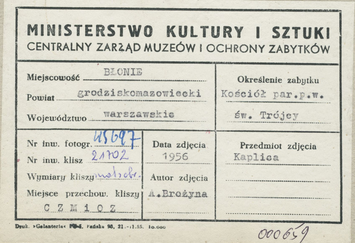Kościół parafialny - fragment elewacji płn. , widok na kaplicę - metryczka, skan 1