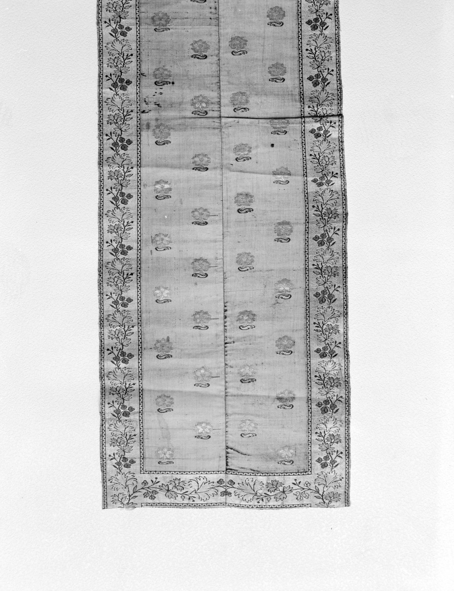 Muzeum Archidiecezjalne - zbiory - pas lity jednostronny - Lyon /1785 - 1792 rok/ - głowa i wciąża /fragment/ - awers, skan 1