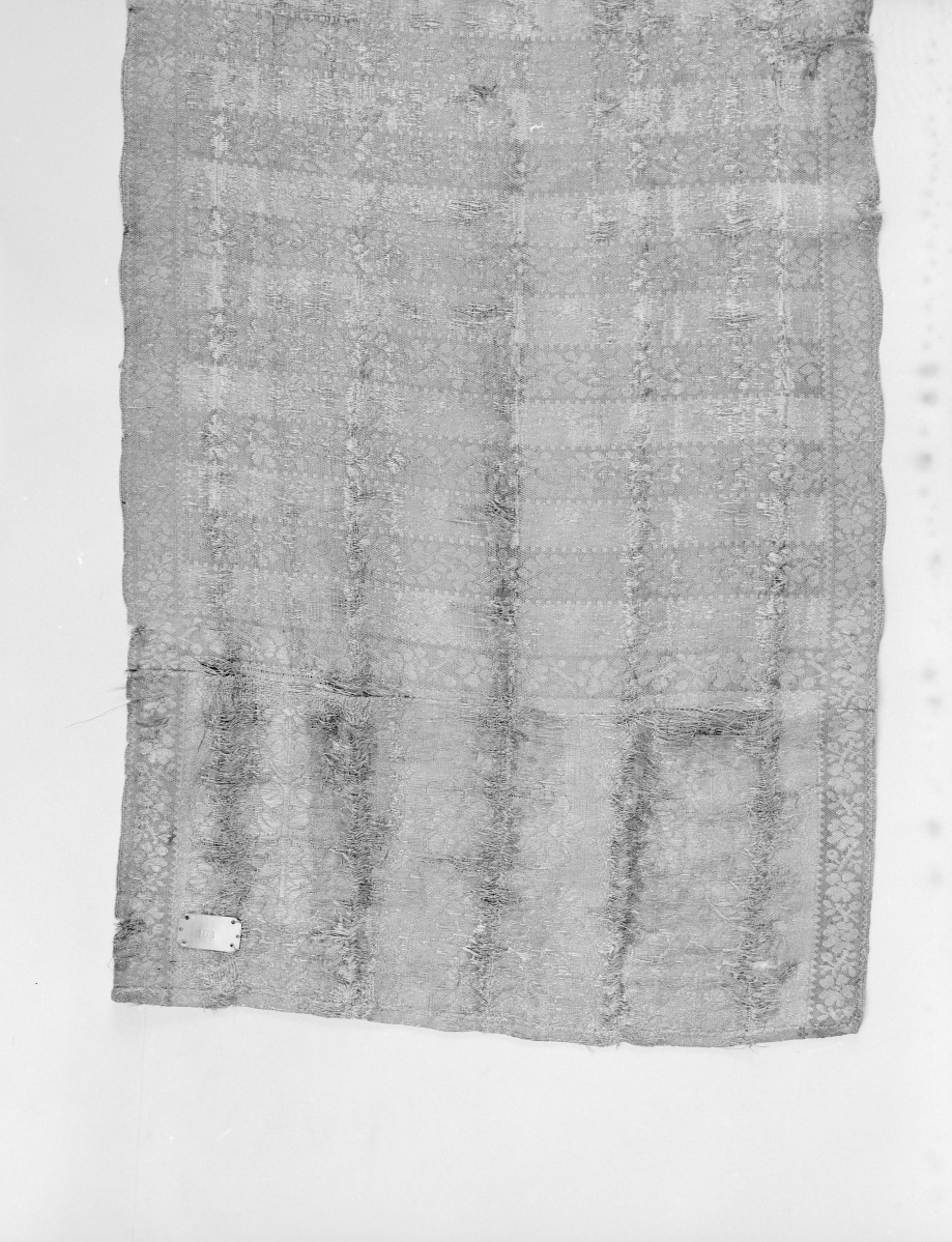 Muzeum Diecezjalne - zbiory - pas lity dwustronny - Grodno lub Kobyłka /1768 - 1780 lub 1781 - 1787 rok/ - głowa i wciąża /fragment/, skan 1
